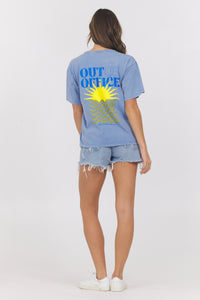 Graphic Tee "Out of Office"